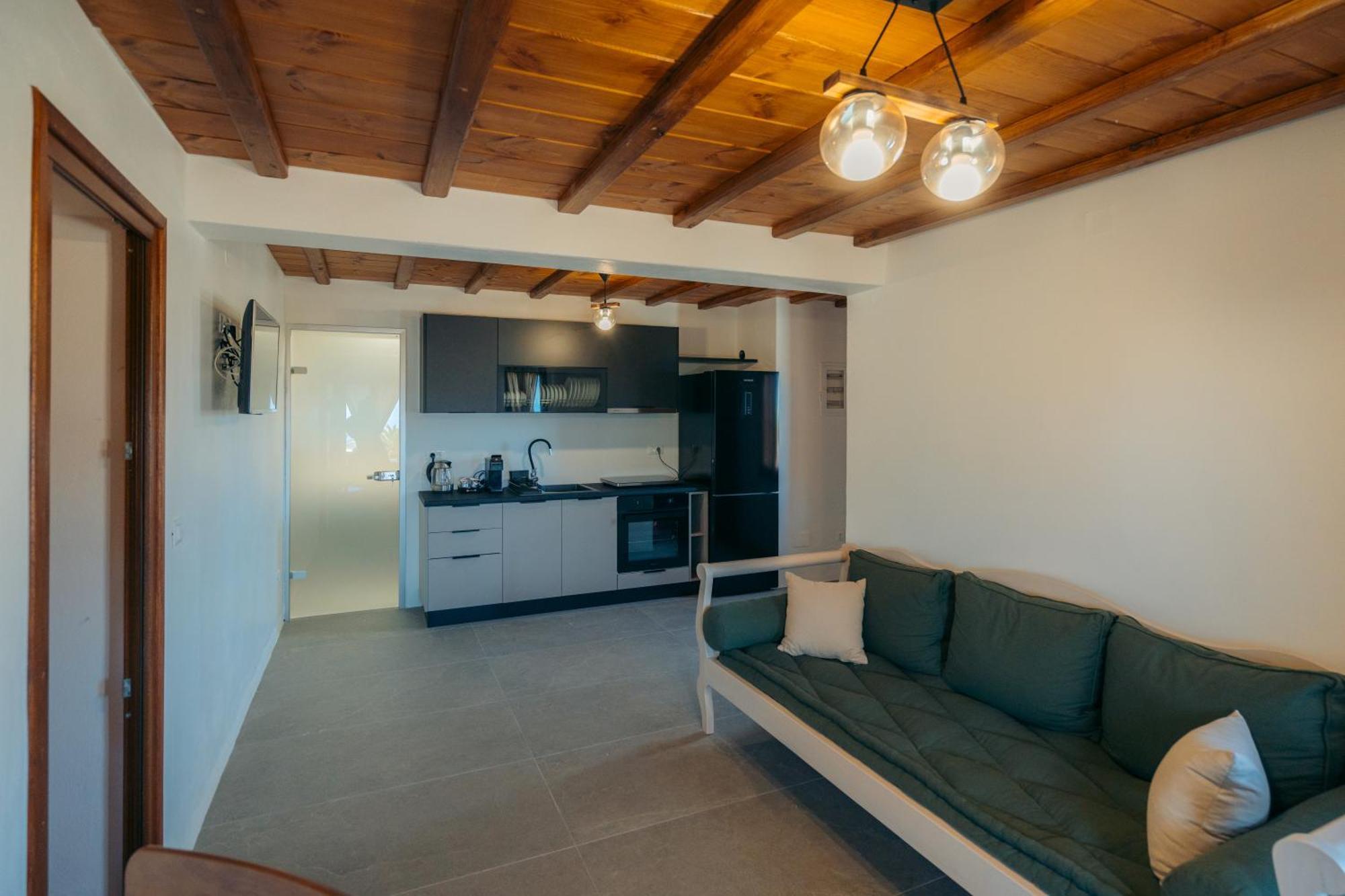 Loukia Apartments Artemonas エクステリア 写真