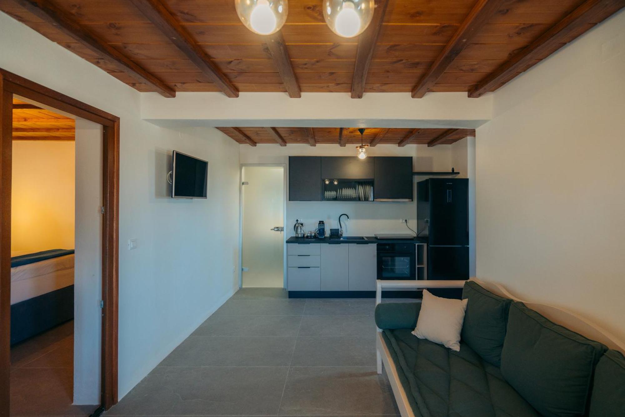 Loukia Apartments Artemonas エクステリア 写真